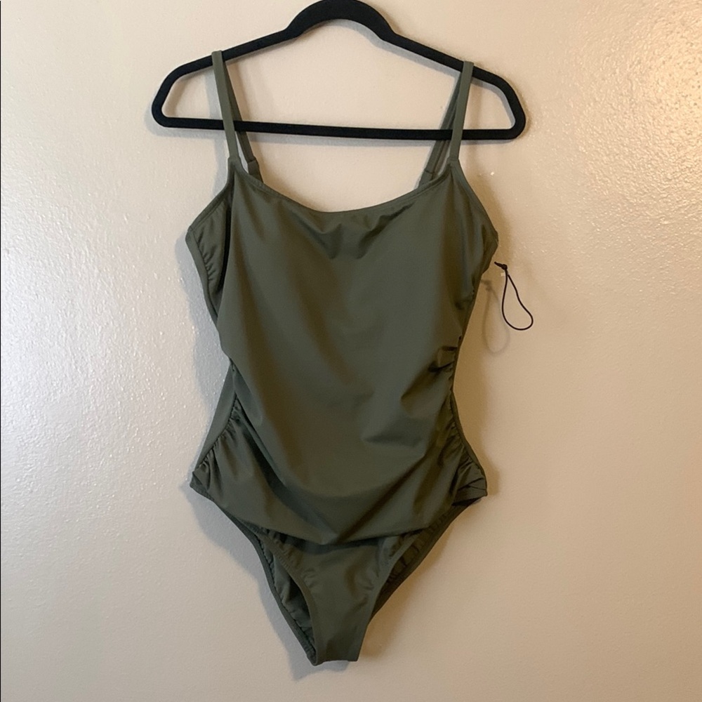 Women’s S3 Swim Smoothing Classic Shirred Front One-Piece Swimsuit Size L NWOT